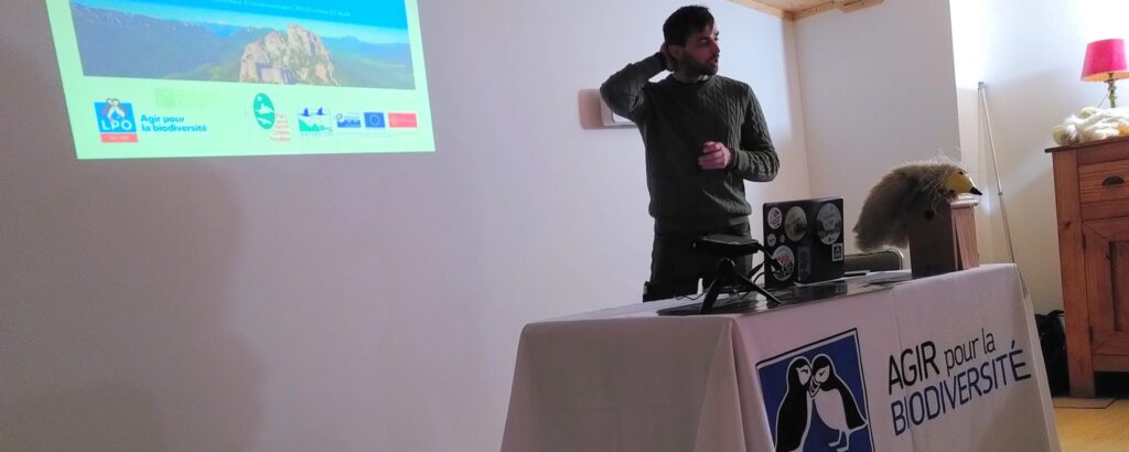 Animé par la LPO dans la salle d'activité annexée au gîte nature de la Métairie de Lamourade